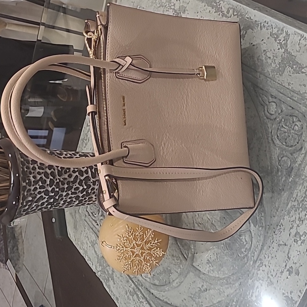 MICHAEL KORS ADELE MEDIUM PEBBLED LEATHER CROSSBODY BAG